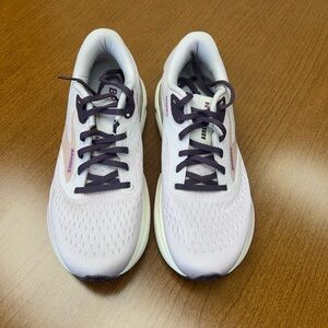 Brooks White and Purple Athletic Shoes with Mesh Uppers